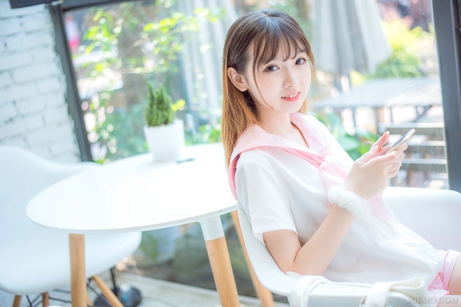 “的确有些冲突，只是……”邓贤苦笑道。